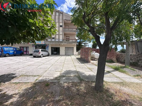 locale di sgombero in vendita a Davoli