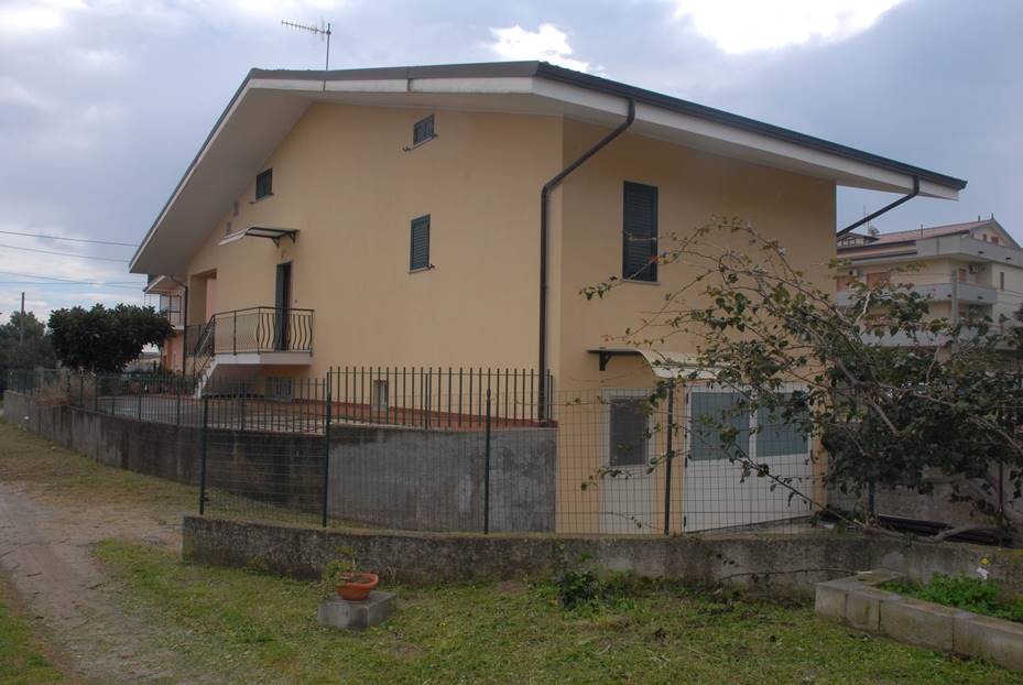 casa indipendente in vendita a Davoli
