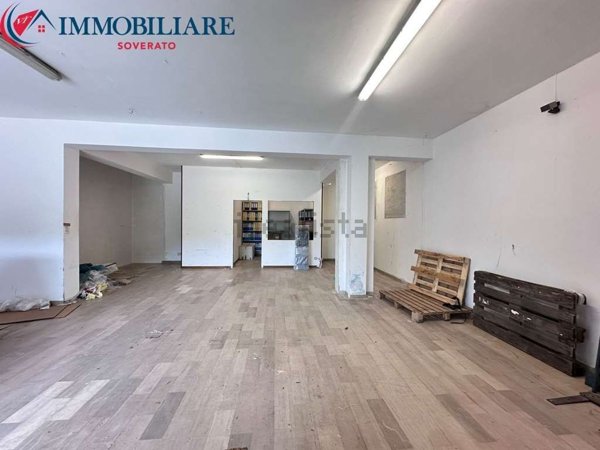 locale di sgombero in vendita a Davoli