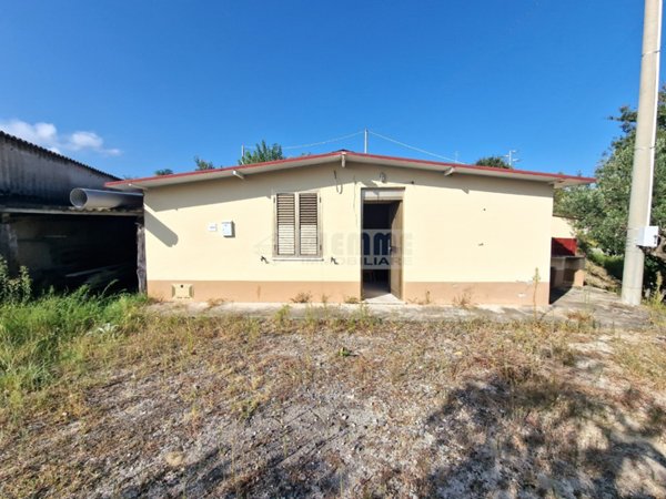 casa indipendente in vendita a Davoli