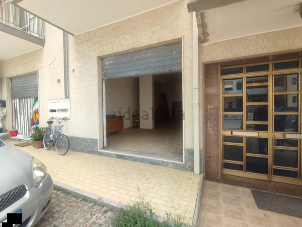 locale di sgombero in vendita a Davoli