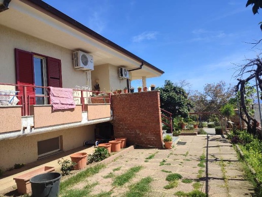 casa indipendente in vendita a Davoli