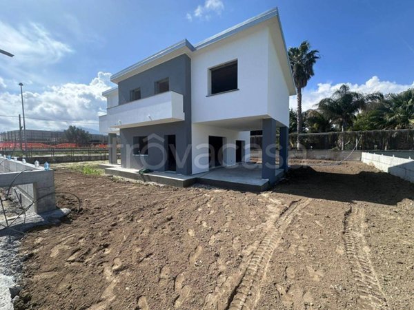 casa indipendente in vendita a Davoli