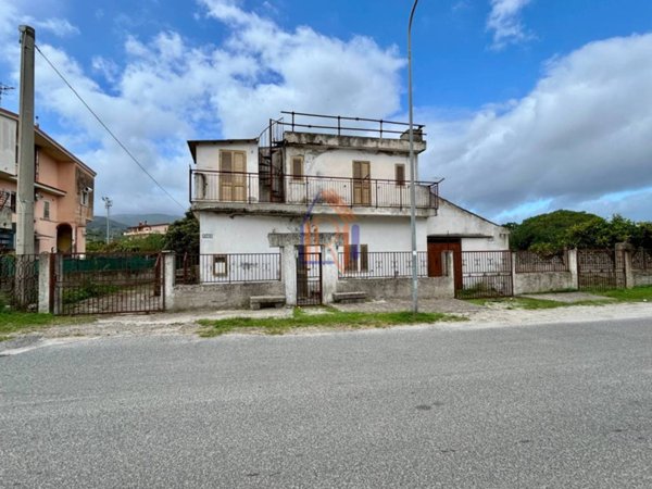 casa indipendente in vendita a Davoli