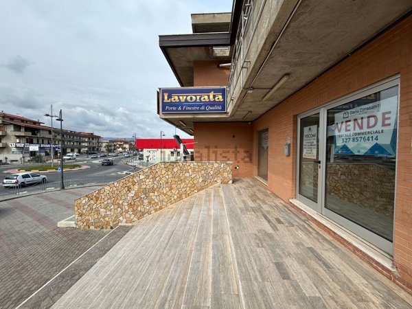 locale commerciale in vendita a Davoli