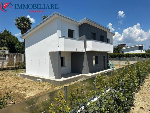 casa indipendente in vendita a Davoli