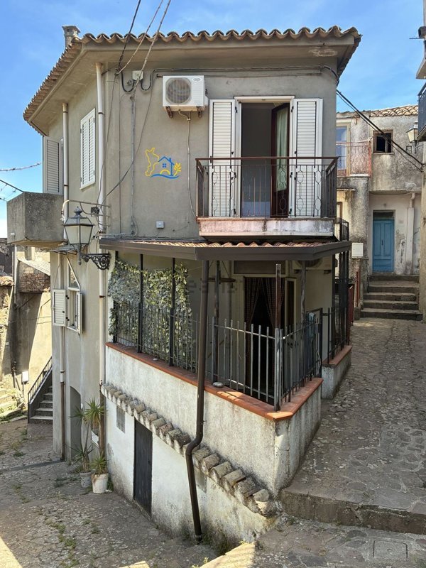 casa indipendente in vendita a Davoli