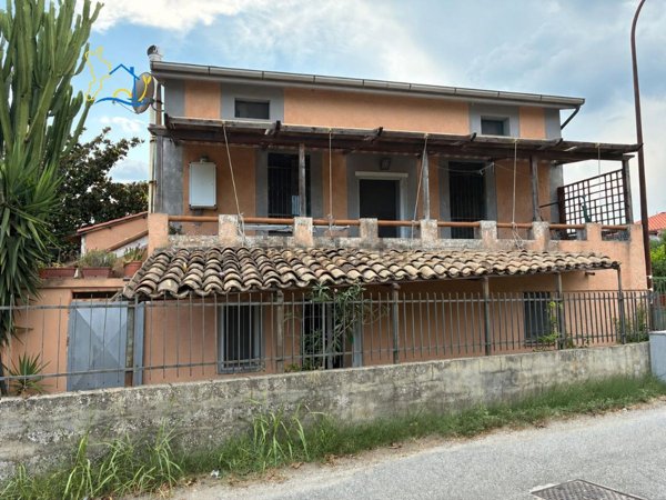 casa indipendente in vendita a Davoli