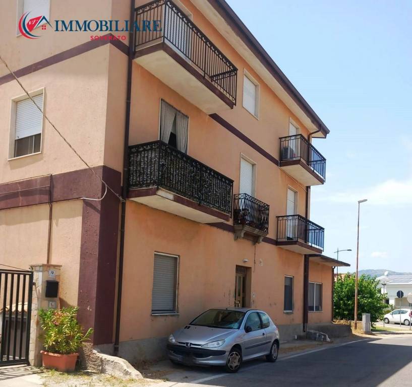 appartamento in vendita a Davoli