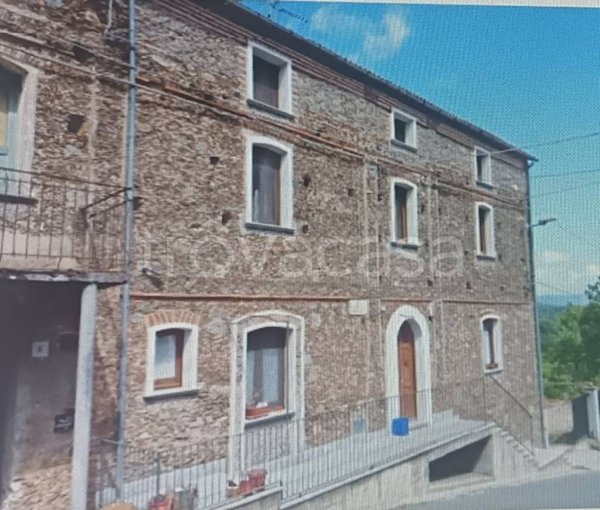 casa indipendente in vendita a Decollatura in zona Tomaini