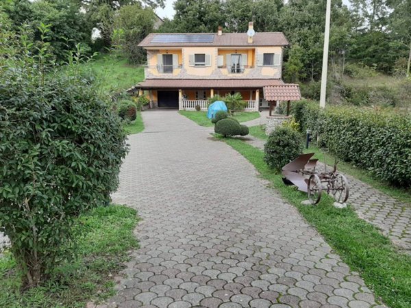 casa indipendente in vendita a Decollatura in zona Adami