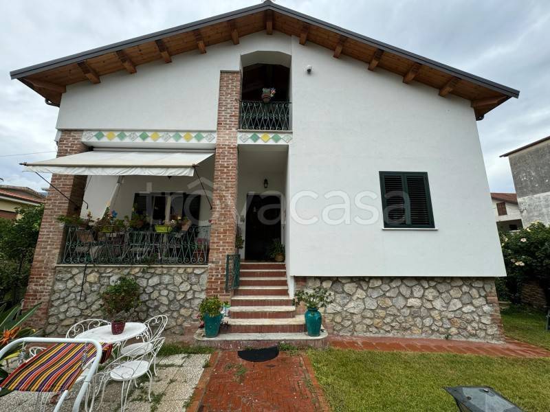 casa indipendente in vendita a Falerna in zona Falerna Scalo
