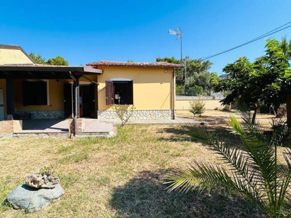 casa indipendente in vendita a Falerna
