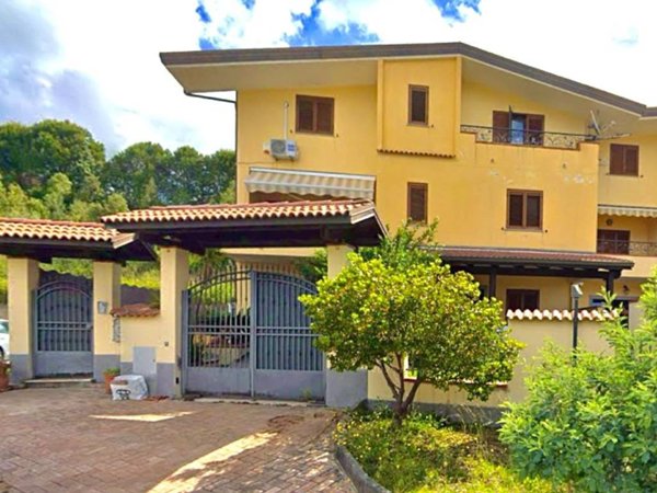 casa indipendente in vendita a Falerna