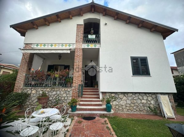 casa indipendente in vendita a Falerna