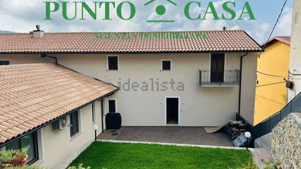 casa indipendente in vendita a Falerna