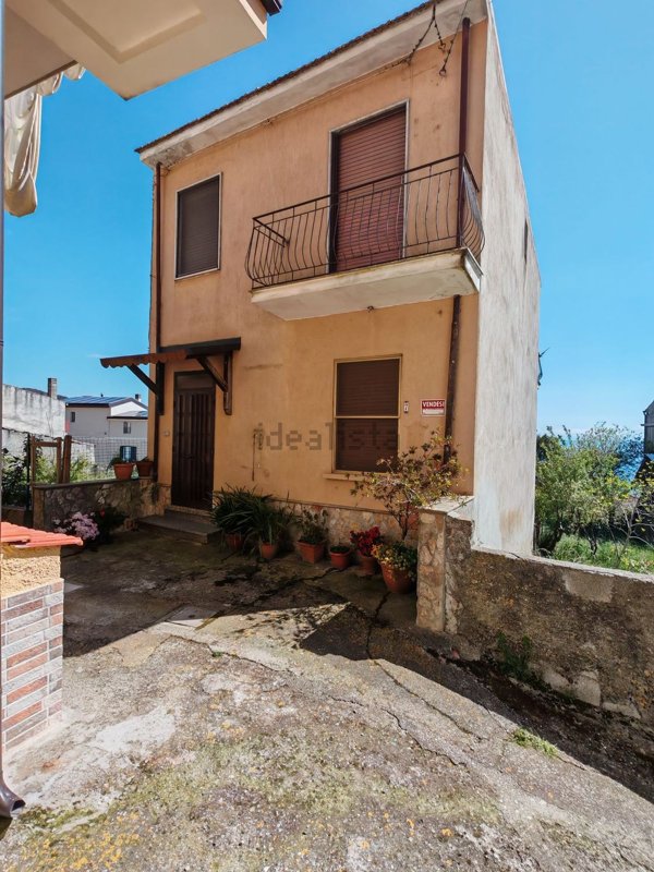 casa indipendente in vendita a Falerna