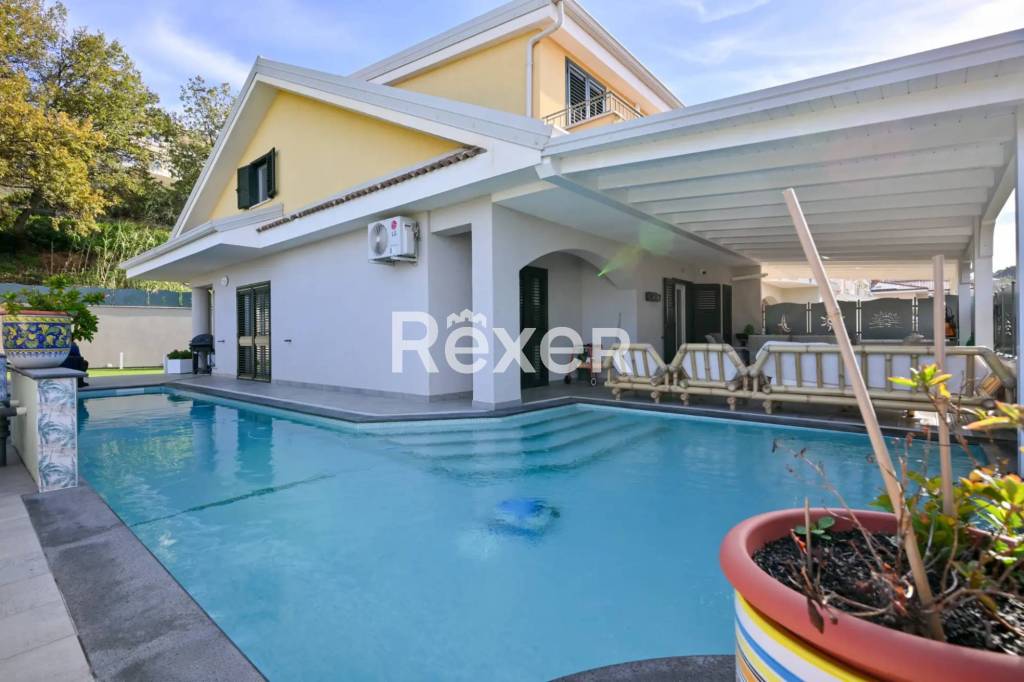 casa indipendente in vendita a Falerna