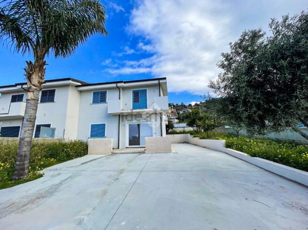 casa indipendente in vendita a Falerna in zona Falerna Scalo