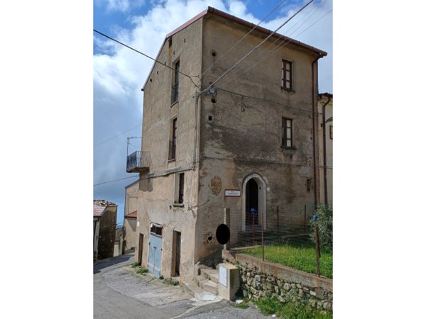 casa indipendente in vendita a Falerna