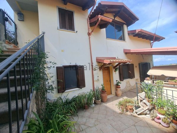 casa indipendente in vendita a Falerna