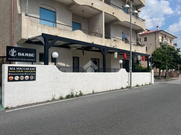 locale commerciale in vendita a Falerna in zona Falerna Scalo