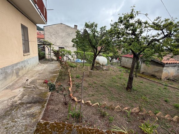 casa indipendente in vendita a Falerna
