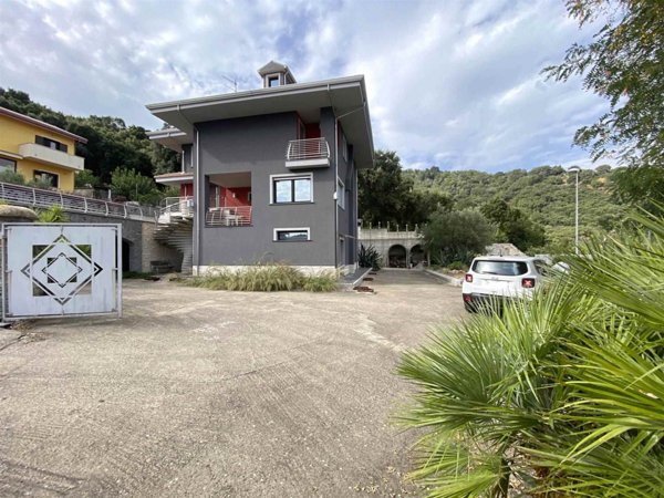 casa indipendente in vendita a Gimigliano