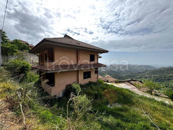 casa indipendente in vendita a Gimigliano in zona Corbino