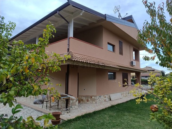 casa indipendente in vendita a Gimigliano in zona Corbino