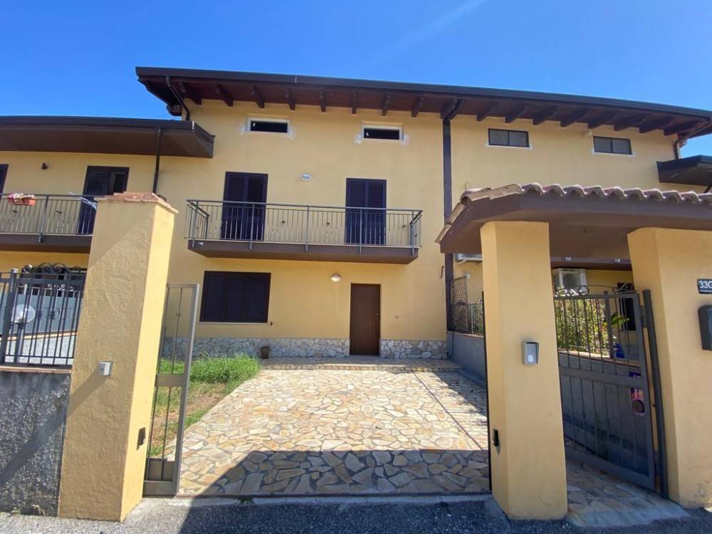 casa indipendente in vendita a Gizzeria in zona Mortilla