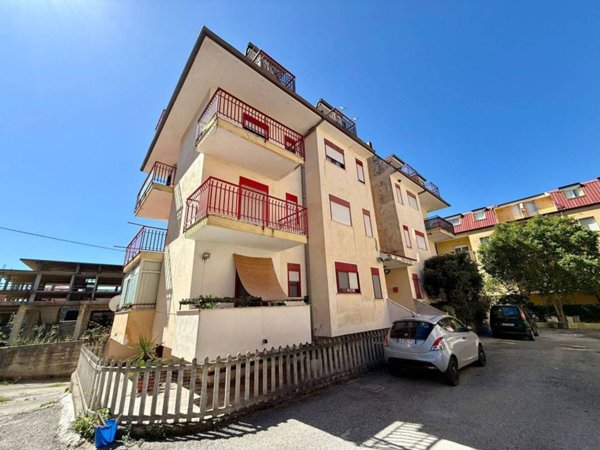 appartamento in vendita a Gizzeria in zona Gizzeria Lido