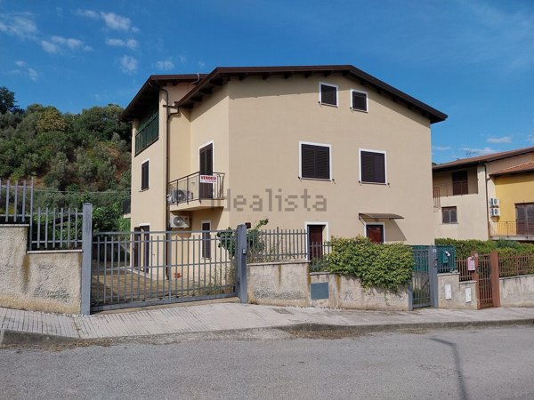 casa indipendente in vendita a Gizzeria in zona Gizzeria Lido