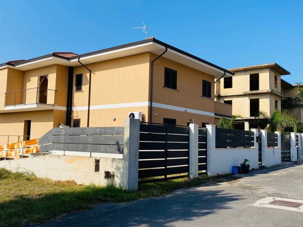 casa indipendente in vendita a Gizzeria in zona Mortilla