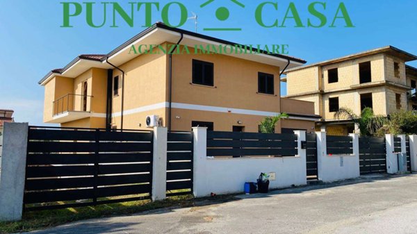 casa indipendente in vendita a Gizzeria in zona Mortilla