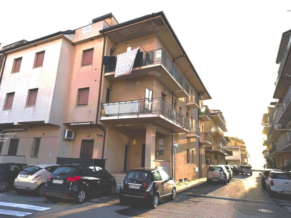 appartamento in vendita a Gizzeria in zona Gizzeria Lido