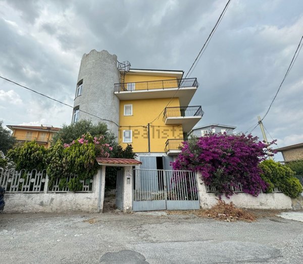 intera palazzina in vendita a Gizzeria in zona Mortilla