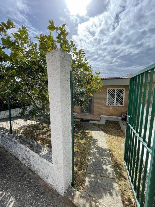 casa indipendente in vendita a Gizzeria in zona Gizzeria Lido