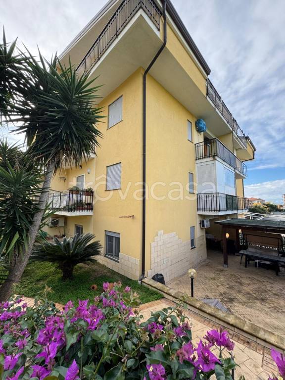 appartamento in vendita a Gizzeria in zona Mortilla