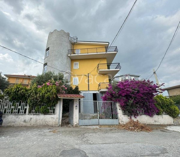 intera palazzina in vendita a Gizzeria in zona Mortilla