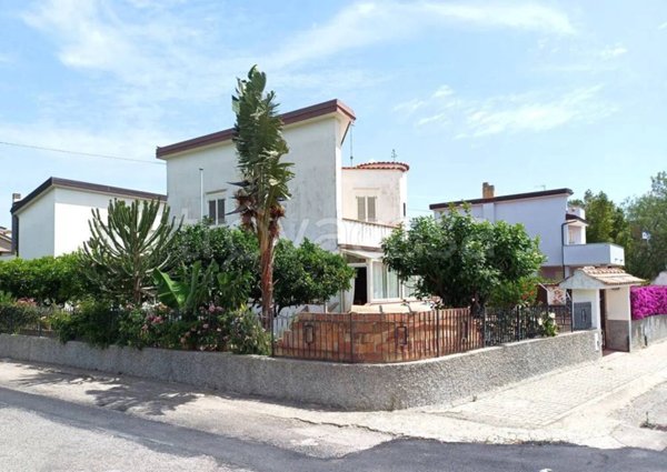 casa indipendente in vendita ad Isca sullo Ionio