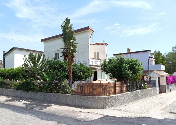 casa indipendente in vendita ad Isca sullo Ionio