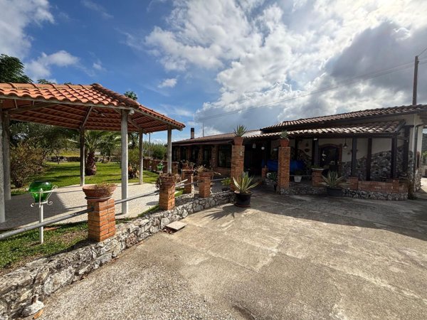 casa indipendente in vendita a Maida