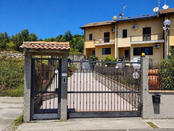 casa indipendente in vendita a Marcellinara
