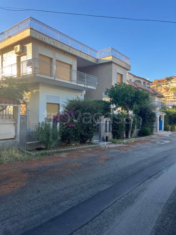 casa indipendente in vendita a Montauro in zona Calalunga/Pietragrande