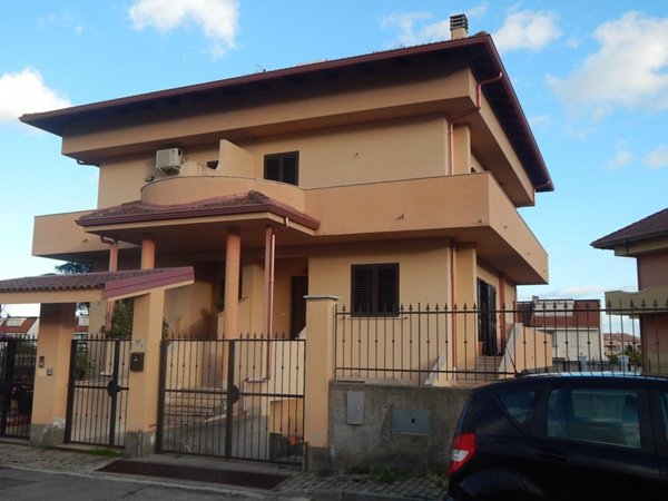 casa indipendente in vendita a Montepaone in zona Montepaone Lido