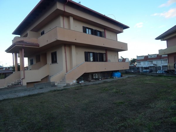 casa indipendente in vendita a Montepaone in zona Montepaone Lido