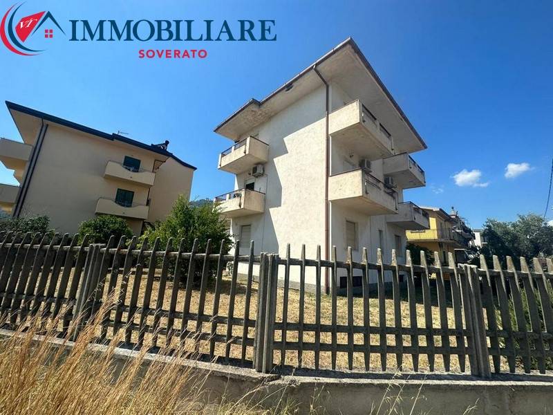 appartamento in vendita a Montepaone in zona Montepaone Lido