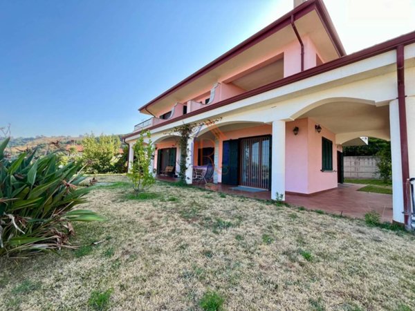 casa indipendente in vendita a Montepaone