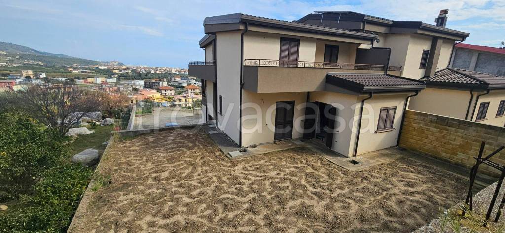 casa indipendente in vendita a Montepaone